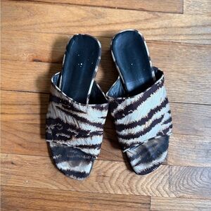 Well Worn Sandals | Size 9